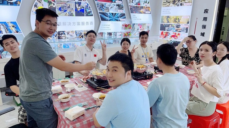 歡聚一堂，“趣”“味”無限—微視光電舉行月度聚餐趣味小活動(dòng)